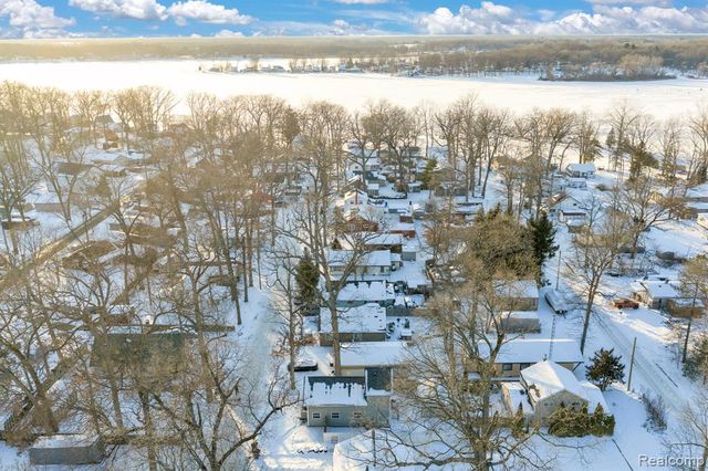 2149 Glenwood Court, Brooklyn, MI 49230