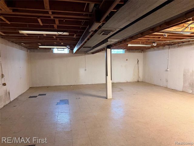 25800 Pine View Avenue, Warren, MI 48091