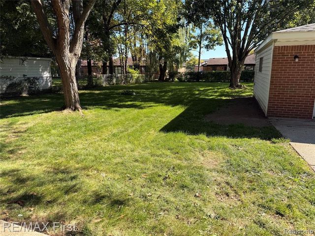 25800 Pine View Avenue, Warren, MI 48091