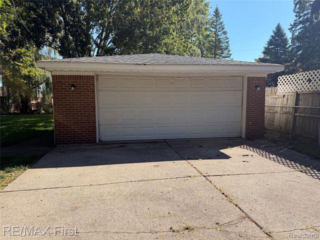 25800 Pine View Avenue, Warren, MI 48091