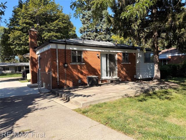 25800 Pine View Avenue, Warren, MI 48091