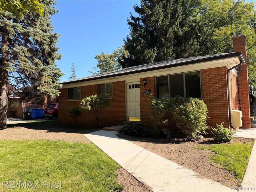 25800 Pine View Avenue, Warren, MI 48091