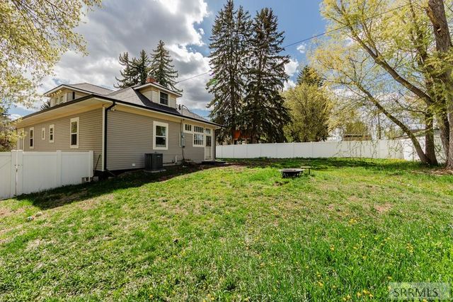 355 6th Street, Idaho Falls, ID 83401