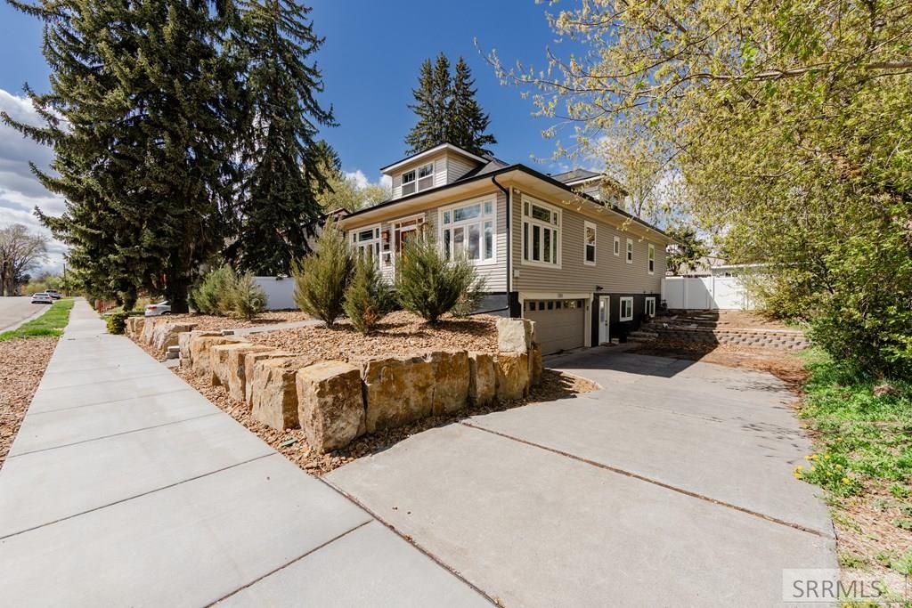 Image 3 of property listing at 355 6th Street, Idaho Falls, ID 83401