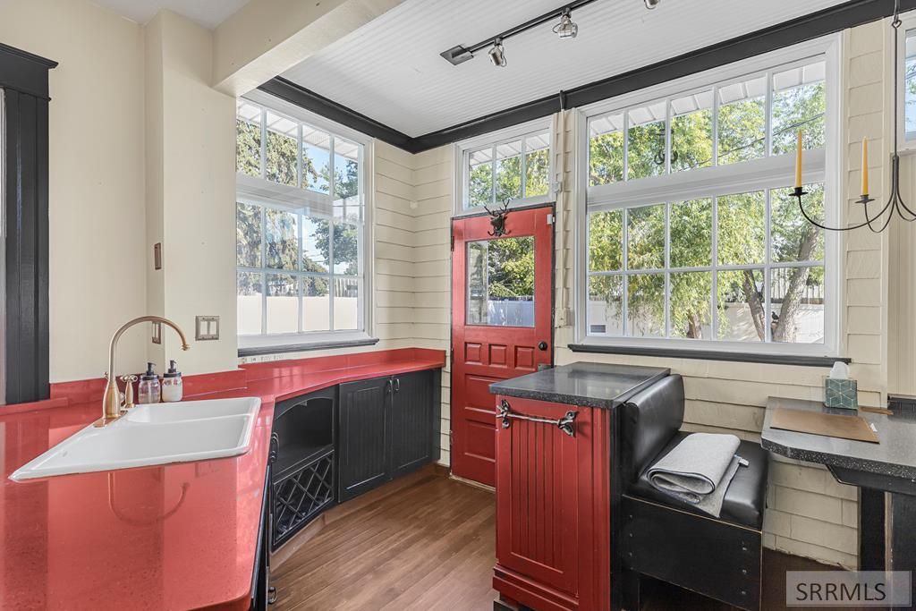 Image 7 of property listing at 355 6th Street, Idaho Falls, ID 83401