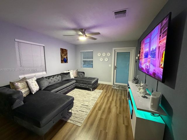 100 NE 171st Ter, Miami, FL 33162