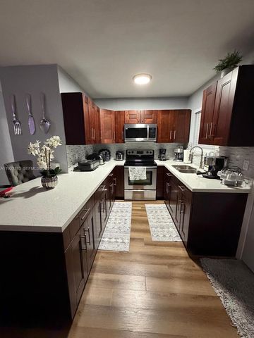 100 NE 171st Ter, Miami, FL 33162