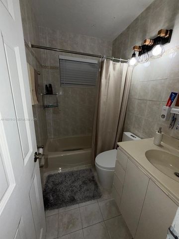 100 NE 171st Ter, Miami, FL 33162