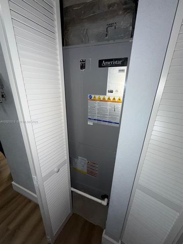 100 NE 171st Ter, Miami, FL 33162