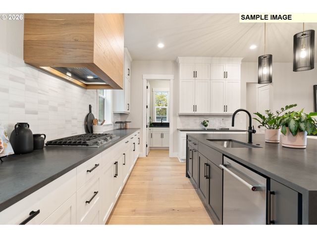 6157 Skyline Dr, West Linn, OR 97068