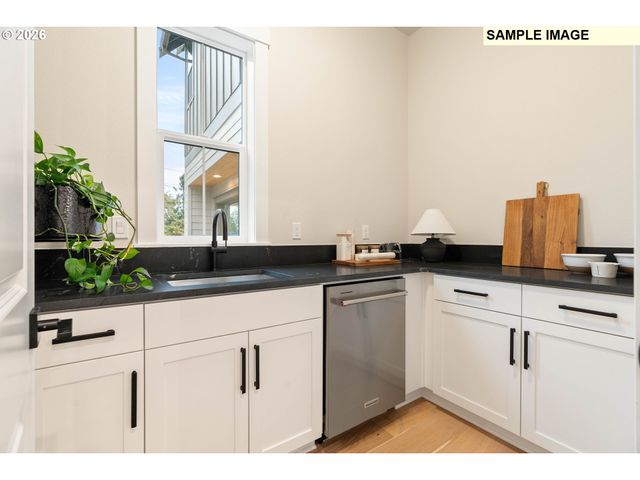 6157 Skyline Dr, West Linn, OR 97068