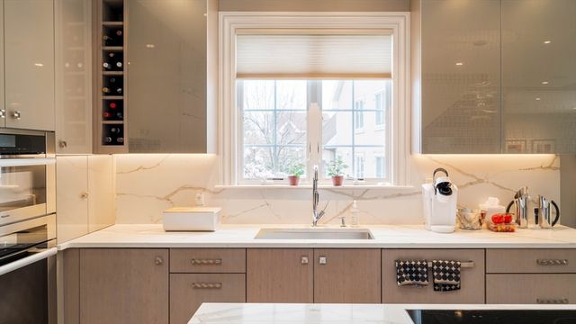 287 Langley Rd 6, Newton, MA 02459