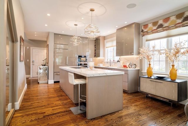 287 Langley Rd 6, Newton, MA 02459