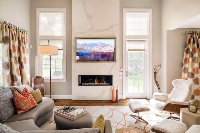 287 Langley Rd 6, Newton, MA 02459