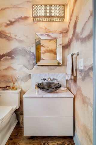 287 Langley Rd 6, Newton, MA 02459