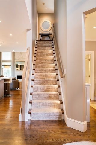 287 Langley Rd 6, Newton, MA 02459