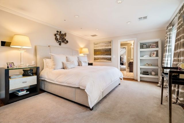 287 Langley Rd 6, Newton, MA 02459