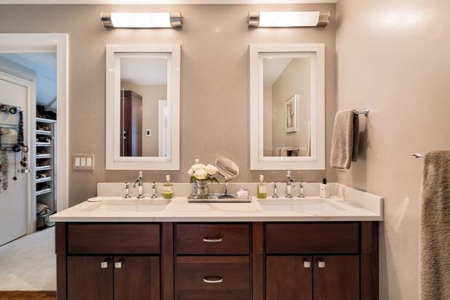 287 Langley Rd 6, Newton, MA 02459