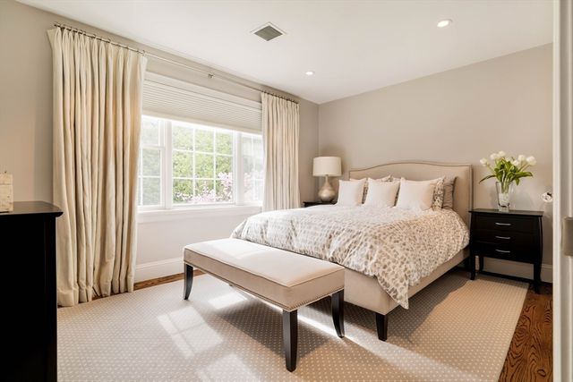 287 Langley Rd 6, Newton, MA 02459