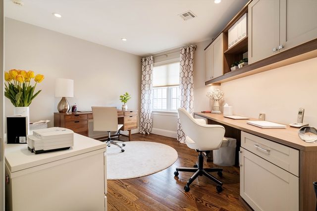 287 Langley Rd 6, Newton, MA 02459