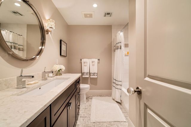 287 Langley Rd 6, Newton, MA 02459