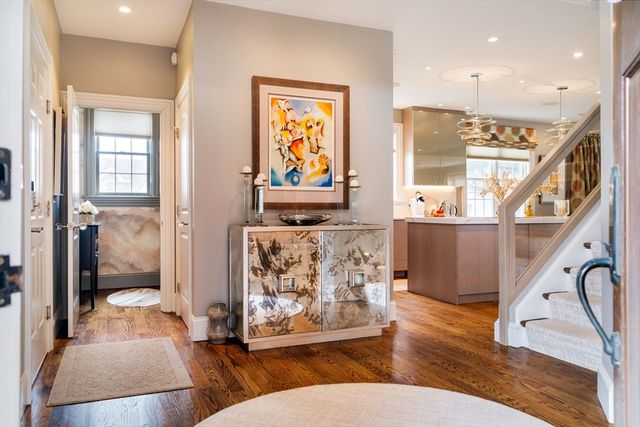 287 Langley Rd 6, Newton, MA 02459