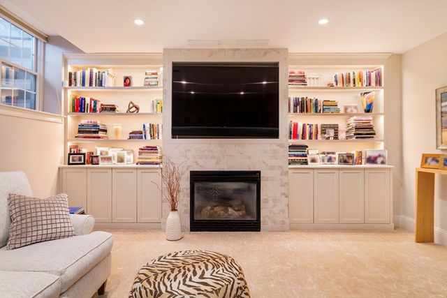 287 Langley Rd 6, Newton, MA 02459