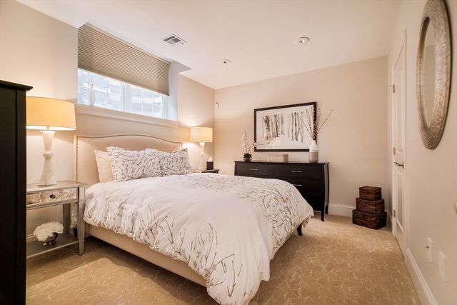 287 Langley Rd 6, Newton, MA 02459