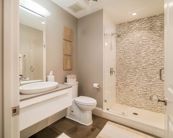 287 Langley Rd 6, Newton, MA 02459