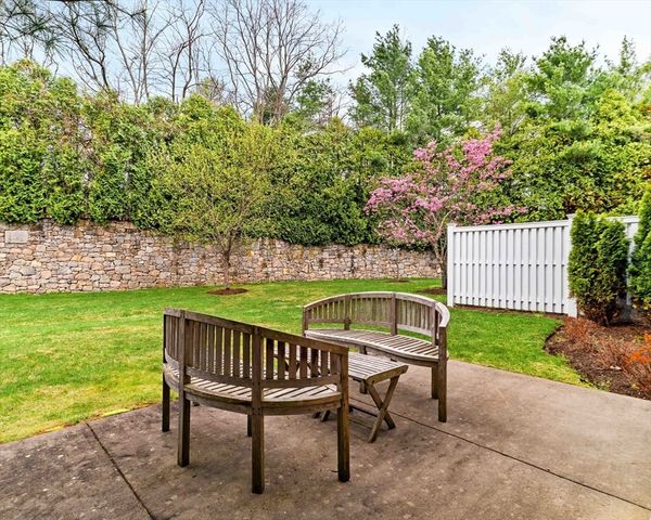 287 Langley Rd 6, Newton, MA 02459