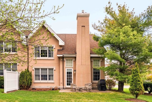 287 Langley Rd 6, Newton, MA 02459