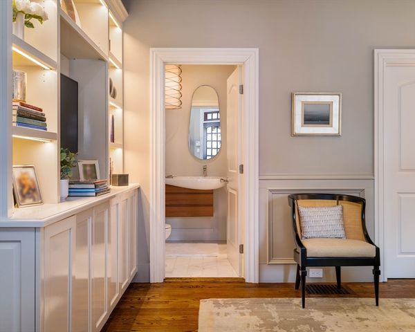 287 Langley Rd 6, Newton, MA 02459