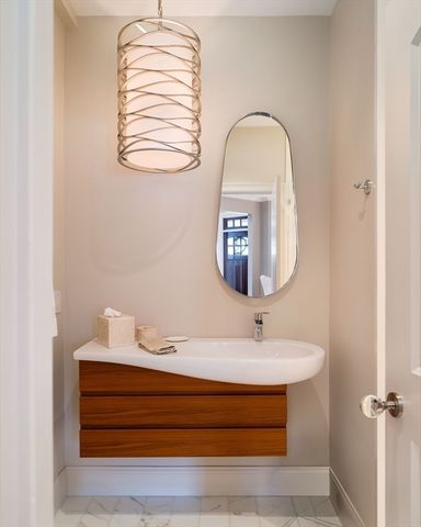 287 Langley Rd 6, Newton, MA 02459