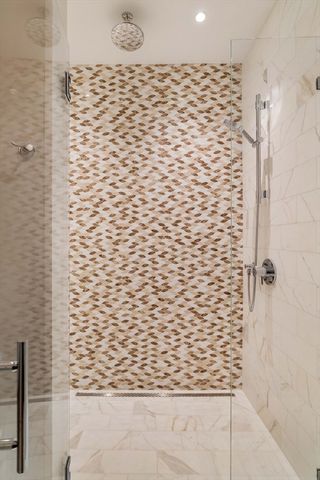 287 Langley Rd 6, Newton, MA 02459