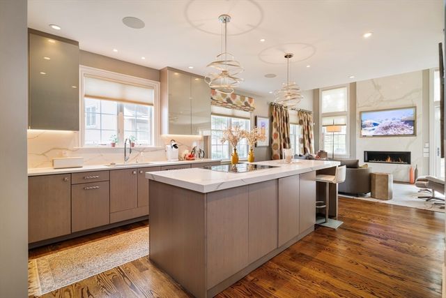 287 Langley Rd 6, Newton, MA 02459