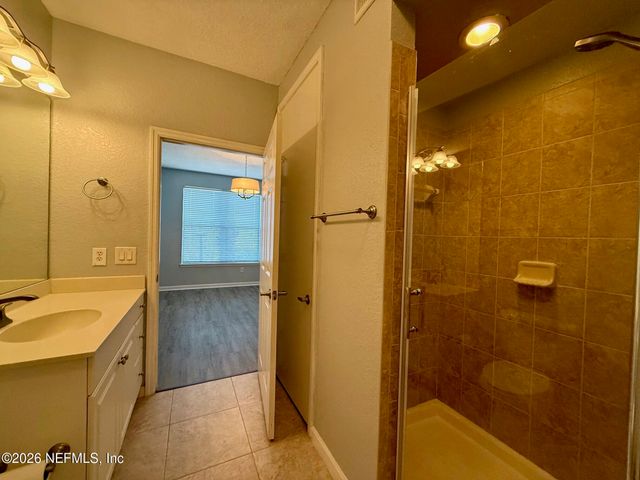 8539 GATE PARKWAY Parkway W 9333, Jacksonville, FL 32216