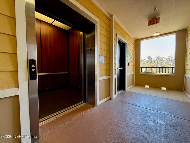 8539 GATE PARKWAY Parkway W 9333, Jacksonville, FL 32216