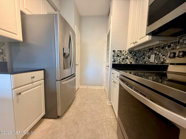 8539 GATE PARKWAY Parkway W 9333, Jacksonville, FL 32216