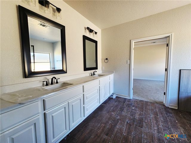 712 Golden Eagle Drive, Salado, TX 76571