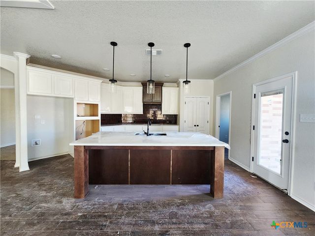 712 Golden Eagle Drive, Salado, TX 76571