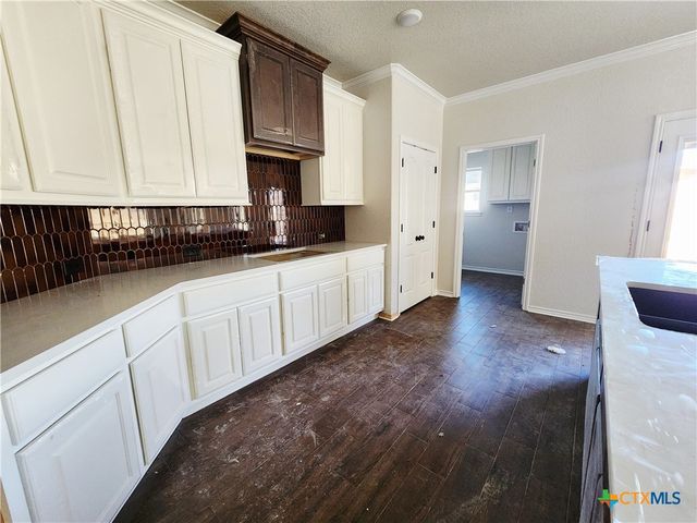 712 Golden Eagle Drive, Salado, TX 76571