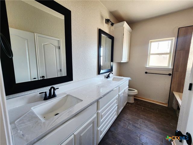 712 Golden Eagle Drive, Salado, TX 76571