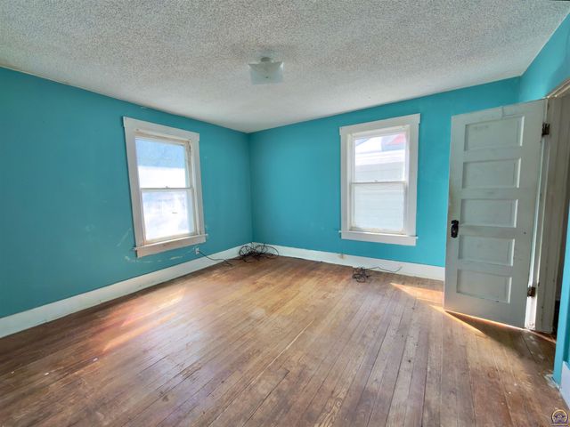 1603 SW Central Park AVE, Topeka, KS 66604