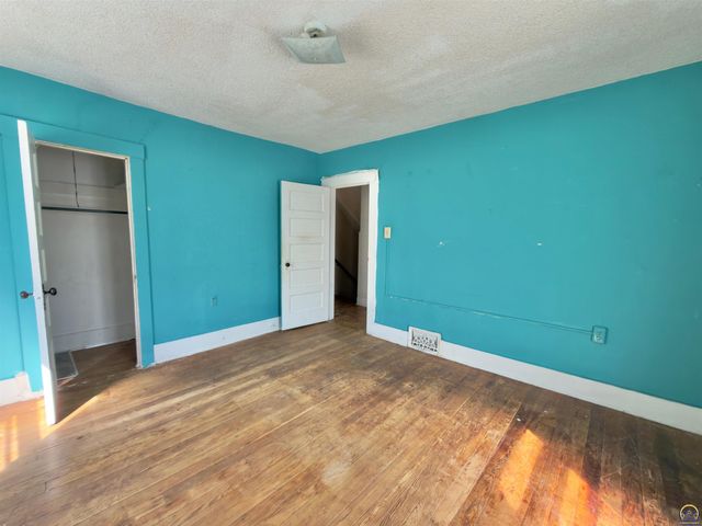 1603 SW Central Park AVE, Topeka, KS 66604