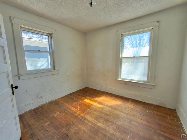 1603 SW Central Park AVE, Topeka, KS 66604