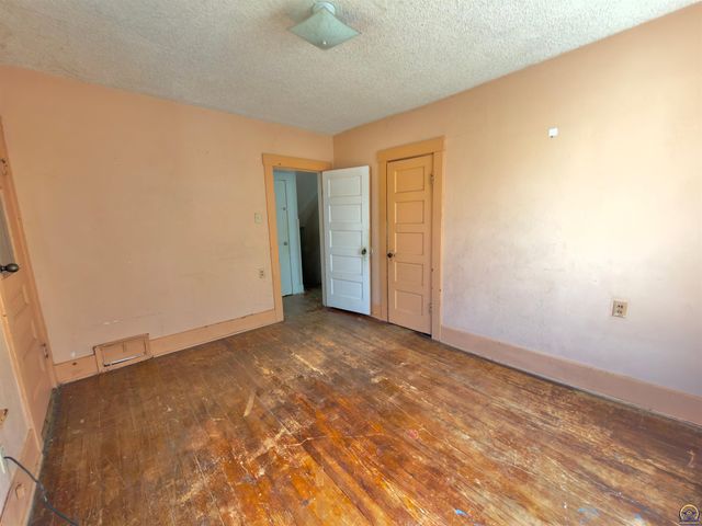 1603 SW Central Park AVE, Topeka, KS 66604