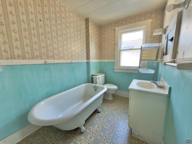 1603 SW Central Park AVE, Topeka, KS 66604