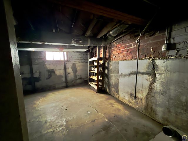 1603 SW Central Park AVE, Topeka, KS 66604
