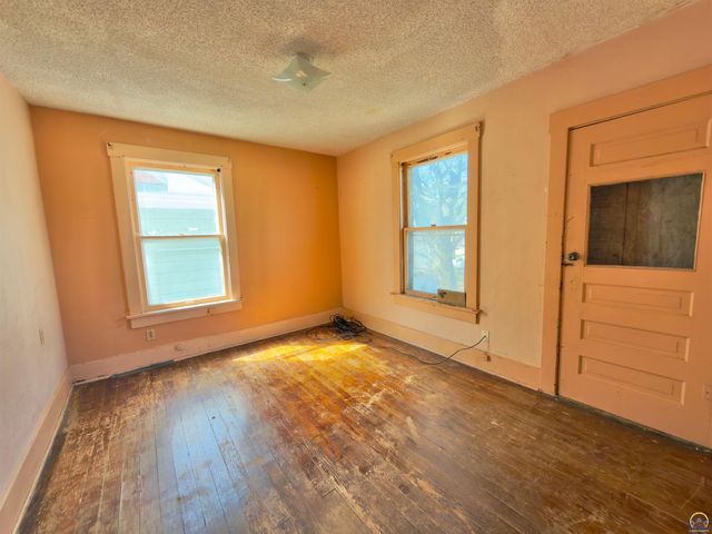 1603 SW Central Park AVE, Topeka, KS 66604