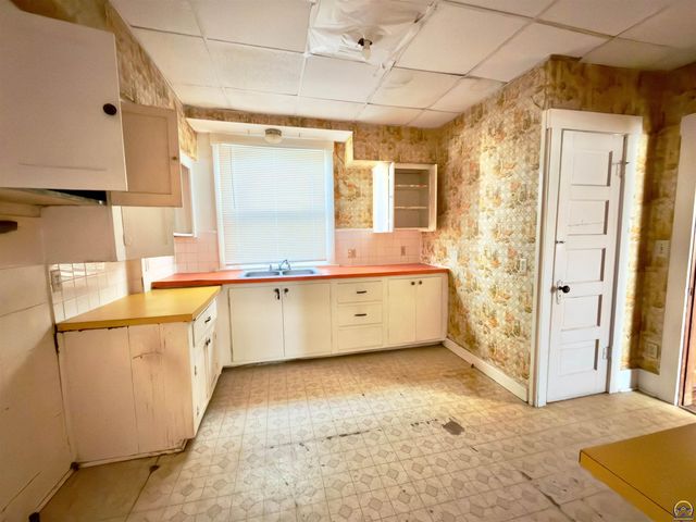 1603 SW Central Park AVE, Topeka, KS 66604